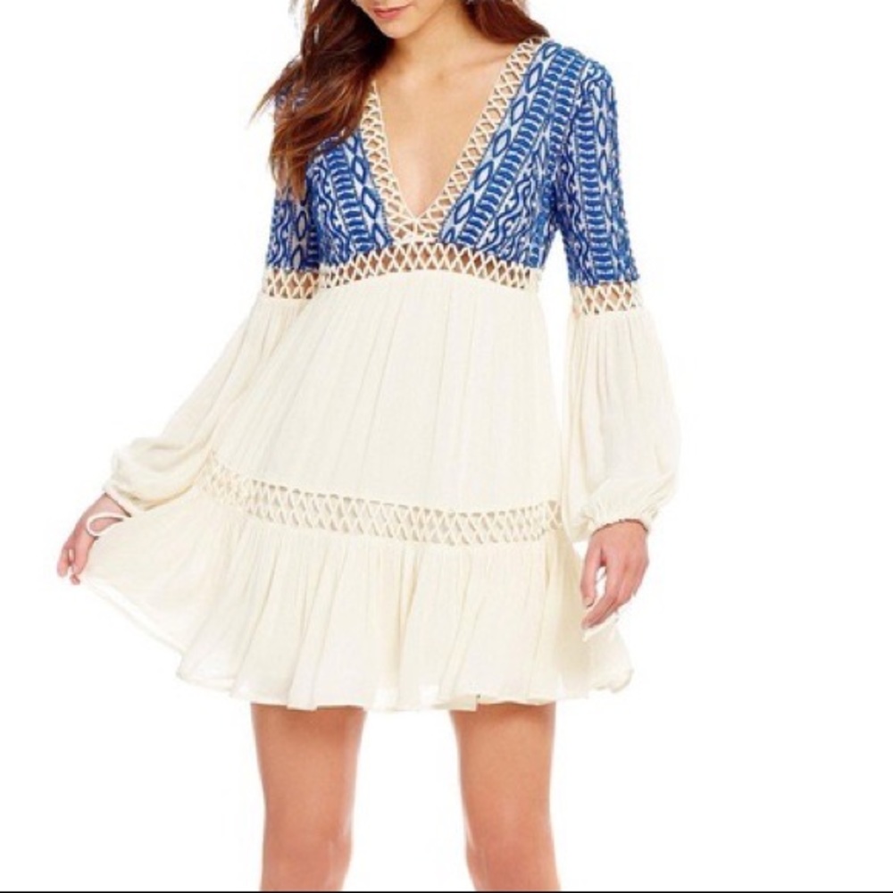 Free People long sleeve mini dress or tunic size 6 blue embroidery cut outs